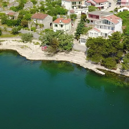Konukevi And With A Swimming Pool Ploce, Neretva Delta - Usce Neretve - 15074 Ploce (Dubrovnik-Neretva)